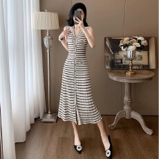 批发高级感气质女神范条纹针织连衣裙女法式优雅无袖V领修身显瘦长裙