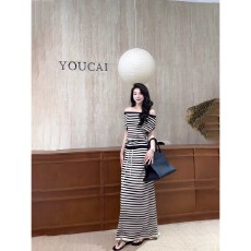 批发2026春<b class='q'>夏</b>季新款法式气质条纹一字肩针织衫女高腰显瘦半身裙两件套