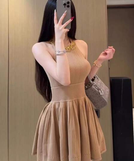 프랑스식 명문 여성 로얄 자매 천 금빛 바람 민소매 행침 목 무거운 작업 스팽글 비즈 허리 수축 조끼 니트 예복 치마 여성 여름