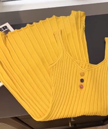 여름 달콤함 외국 가스 몸매 가꾸기 슬림해 보이는 한 마디 드레스 작은 키 순수한 욕망 핫걸 바람 황색 슬립 니트 원피스