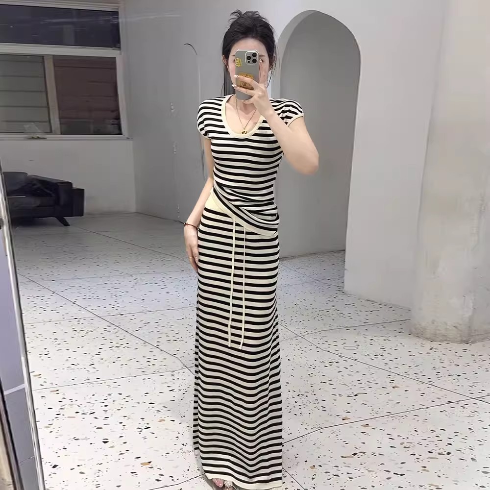프랑스식 캐주얼 미니멀리즘 느긋한 바람 스트라이프 u 칼라 반팔 니트 티셔츠 여성 여름 하이웨이스트 스트레이트 반신 치마 세트