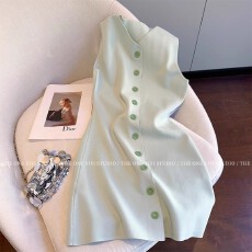 批发高级感浅绿色单排扣v领针织<b class='q'>连衣裙</b>女2026<b class='q'>夏季</b>新收腰显瘦气质短裙