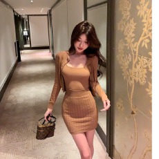 批发2025年秋季小香风吊带<b class='q'>连衣裙</b>开衫套装女<b class='q'>收腰</b>修身麦穗针织两件套