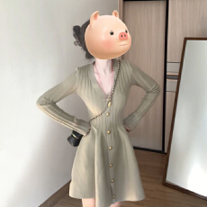 批发韩系气质V领针织连衣裙子女<b class='q'>春</b>秋新款纯欲辣妹修身别致绝美短裙子