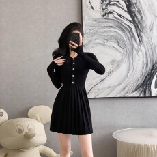 批发黑色针织<b class='q'>连衣裙</b>女秋冬新款收腰显瘦法式设计感<b class='q'>百褶</b>裙赫本风小黑裙