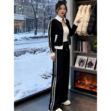 批发2025年炸街辣妹休闲<b class='q'>运动服</b>套装女秋时髦<b class='q'>修身</b>钉珠高腰针织两件套