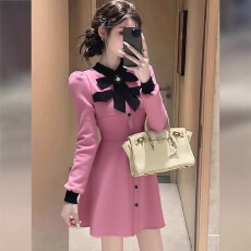 批发小香风粉色正肩蝴蝶结<b class='q'>连衣裙</b>女2025早秋新款名媛气质收腰排扣短裙