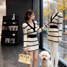批发撞色条纹长袖针织<b class='q'>连衣裙</b>女2025秋冬女神范高级感超火小个子裙子女