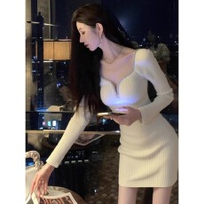 批发秋冬重要场合法式<b class='q'>高端</b>精致高级感巨好看小个子白色烫钻针织<b class='q'>连衣裙</b>