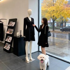 批发赫本风针织<b class='q'>连衣裙</b>女2025秋冬新款设计感气质<b class='q'>V领</b>收腰超好看小黑裙