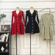 批发设计感气质V领金属扣长袖坑<b class='q'>条纹</b>针织收腰显瘦a字蓬蓬连衣<b class='q'>裙</b>女秋冬