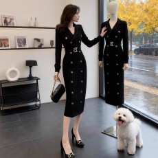 批发轻奢风双排扣翻领针织连衣裙女2025秋冬季收腰修身气质过膝长<b class='q'>裙子</b>