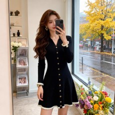 批发法式赫本风V领针织<b class='q'>连衣裙</b>女2025秋冬新款显瘦高级感收腰小黑裙子