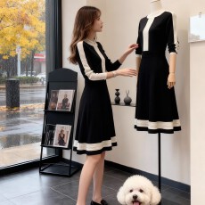 批发赫本风针织<b class='q'>连衣裙</b>女2025秋冬新款撞色修身显瘦中长款淑女风小黑裙