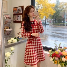 批发法式<b class='q'>小香风</b>红色针织<b class='q'>连衣裙</b>女2025秋冬新款高级感洋气收腰轻奢裙子