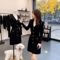 批发法式气质轻熟风针织V领<b class='q'>连衣裙</b>女2025秋冬收腰显瘦性感名媛小黑裙