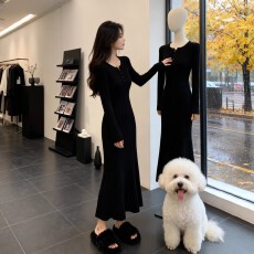 批发气质优雅黑色针织连衣裙女2025秋<b class='q'>冬</b>季设计感收腰修身高级感长裙子