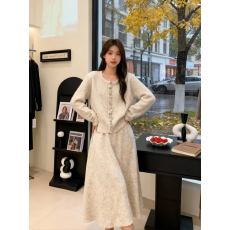 批发直播爆款 一整套女<b class='q'>秋</b>冬高级感金属扣针织开衫+半身裙两件套