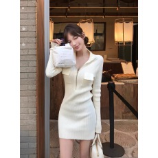 批发<b class='q'>黑色</b>裙子修身包臀御姐秋冬短裙女2025新款长袖打底内搭针织连衣裙