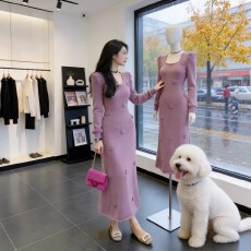 批发法式紫色针织连衣裙女2025秋<b class='q'>冬</b>新款高级感泡泡袖收腰显瘦洋气长裙