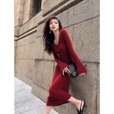 批发圣诞过年战袍高级感裙子女冬轻奢高端巨好看新中式红色毛衣连衣裙