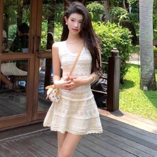 批发奶油呼吸 纯欲风白色镂空针织背心收腰连衣裙女