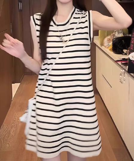 라운드 넥 스트라이프 민소매 조끼 원피스 2026 여름 새로운 한 부서 작은 키 품격 슬림해 보이는 미니 스커트 여성 의류