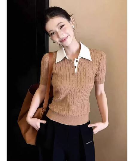 프랑스식 POLO 칼라 카키 색 꽈배기 니트 반팔 티셔츠 여성 2026 여름 캐주얼 품격 긍정적 인 어깨 작은 맨위