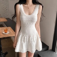 批发白色镂空针织吊带背心连衣裙女装<b class='q'>春</b>夏季小个子收腰显瘦无袖短裙子
