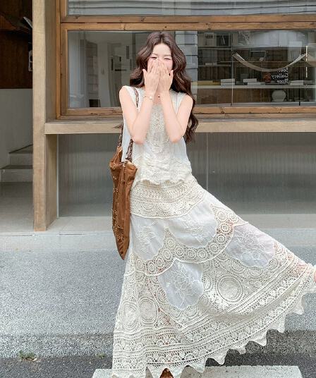 베이지 색 세트 드레스 여성 여름 2026 새로운 보헤미안 휴가 바람 자수 조끼 반신 스커트 투피스 세트