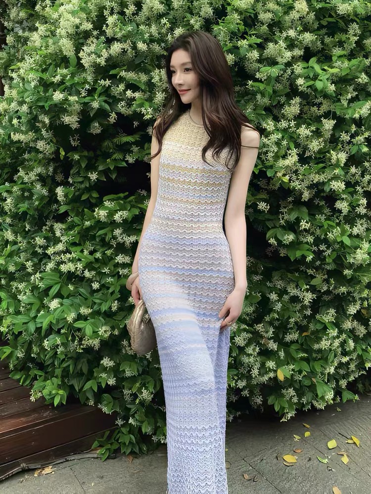 작은 샤넬 스타일 배색 패치워크 민소매 타이트 스커트 니트 여성 드레스 2026 여름 새로운 섹시함 트임 조끼 스커트