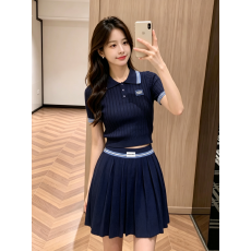 批发卡其色针织套装女<b class='q'>夏</b>季2026超火穿搭小个子polo领上衣百褶裙两件套