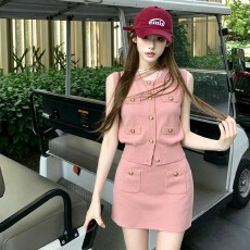 批发2026年千金温柔风粉色小香风针织套装女<b class='q'>夏</b>纯欲收腰显瘦金扣两件套