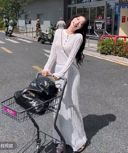 2026 이른 가을 새로운 프랑스식 고급 센스 몸매 가꾸기 홀로우 아웃 라운드 넥 긴팔 맨위 품격 하이웨이스트 슬림해 보이는 반신 스커트