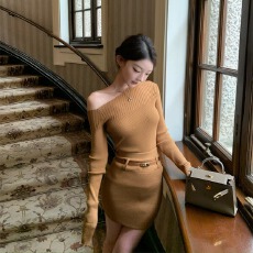 批发不规则纯欲斜肩长袖毛衣针织衫女冬季卡其色套装<b class='q'>包臀</b><b class='q'>半身</b>裙两件套