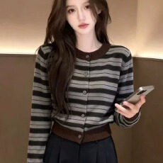 批发慵懒风拼色条纹毛衣针织开衫女2026秋季<b class='q'>大码</b><b class='q'>胖</b><b class='q'>MM</b><b class='q'>显瘦</b>时尚宽松上衣