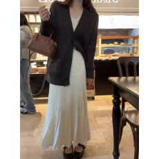 批发超好看白色针织半身裙女2025秋冬新款百褶裙气质a字大裙摆裙