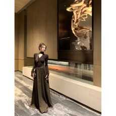 复古咖色气质v领T恤女秋冬内搭打底衫御姐风性感紧身短款长袖上衣