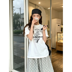 批发黑色圆领纯棉短袖T恤女<b class='q'>装</b>夏季新款美式字母花朵印花休闲宽松上衣