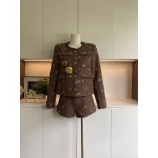 批发区区欧阳 9/8 20点贵贵千金亮片绣花人字纹小香风外套短裤