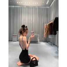 批发手工高定款重工钉钻<b class='q'>露背</b>吊带裙新款