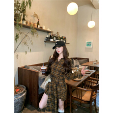 批发实拍 早秋 设计感宽松休闲格子系带收腰连衣裙