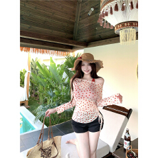 批发实拍 度假风穿搭防晒<b class='q'>罩衫</b>斜肩修身设计感上衣女