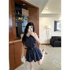 批发实拍 辣妹设计感撞色格纹<b class='q'>翻领</b>挂脖<b class='q'>连衣裙</b>旅行衬衫裙