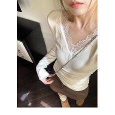 批发磨毛-蕾丝拼接长袖t恤打底衫女内搭气质显瘦<b class='q'>上衣</b>法式秋冬款