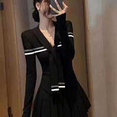 学院领带2025秋冬撞色条纹长袖针织衫设计上衣女V领修身显瘦毛衣