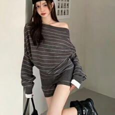 批发韩系斜肩撞色条纹针织套装女慵懒露肩<b class='q'>毛衣</b>抽绳短裤休闲两件套秋装