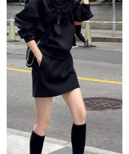 봄 가을 빅 사이즈 검정색 정장 미니 스커트 여성 2026 새로운 하이웨이스트 슬림해 보이는 주머니 품격 다용도 반신 치마 트렌디
