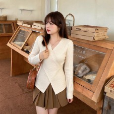 大码胖mm高级感V领针织衫女秋冬韩系软糯慵懒毛衣打底上衣