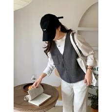 批发毛衣<b class='q'>马甲</b>女2025新款针织背心上衣设计感女小众法式春秋<b class='q'>马夹</b>